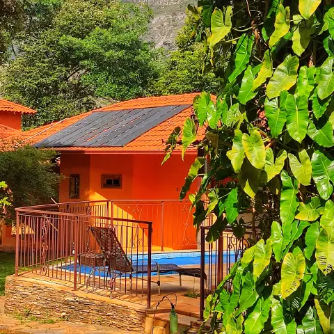 Piscina da Pousada OPICODOCIPO com vista para a Serra do Espinhaço