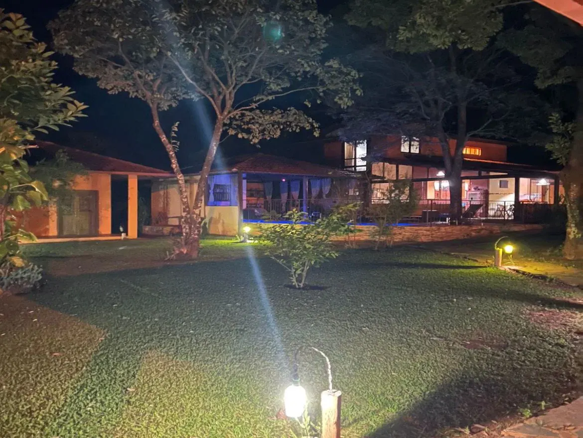 Pousada OPICODOCIPO à noite