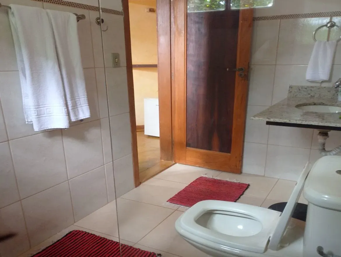 Banheiro privativo de apartamento da Pousada OPICODOCIPO